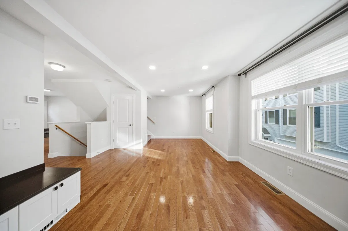 3 bed, 2.5 bath, 1900 sqft, $3,450 — Photo 4