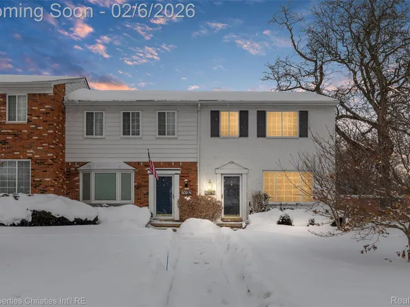 607 Fox Hills Dr N, Bloomfield Hills, MI 48304