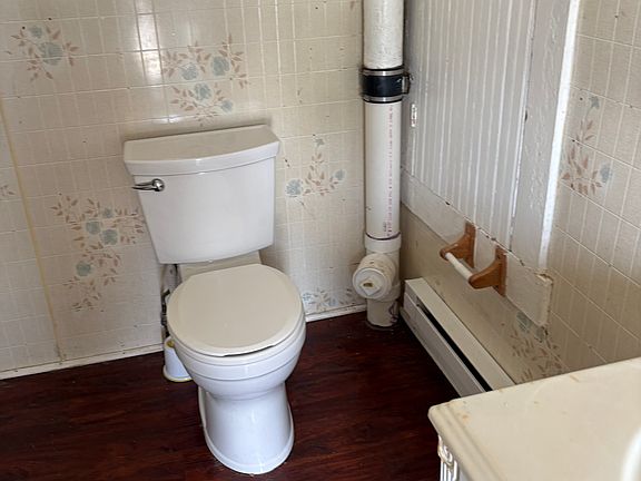 2nd image of 825 1/2 Caldwell St