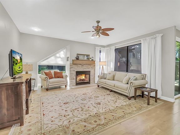 4th image of 271 Litchfield Ln