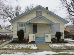 1220 Solfisburg Ave, Aurora, IL 60505