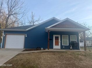 327 W Sherman St, Neosho, MO 64850