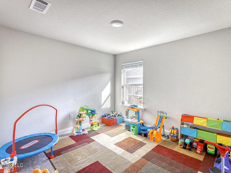 6476 Eastland Cir — Photo 16