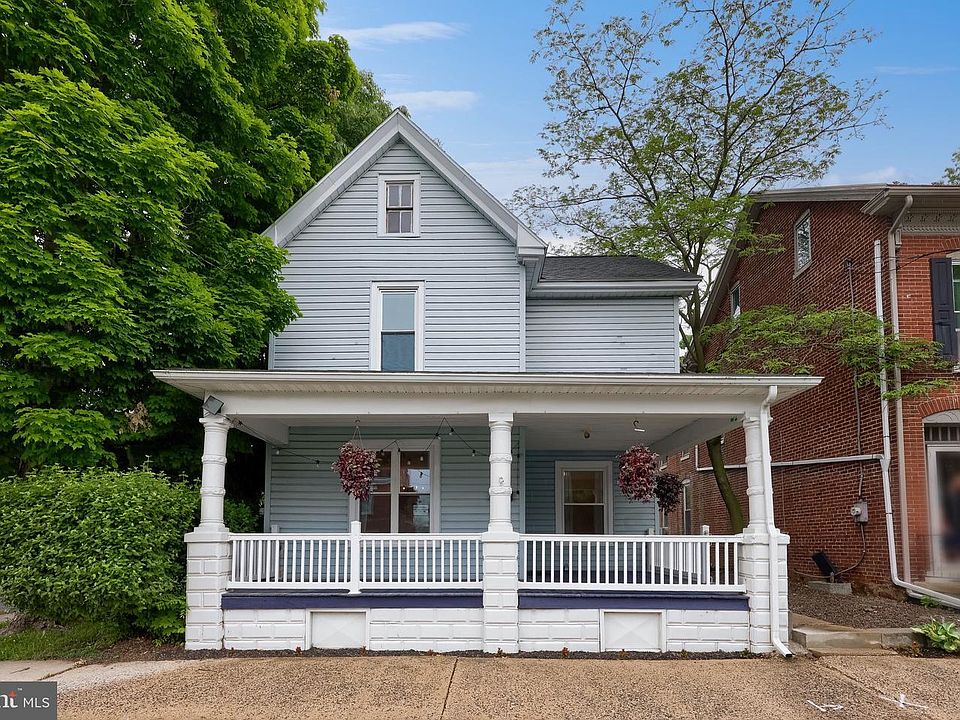 1st image of 433 Main St