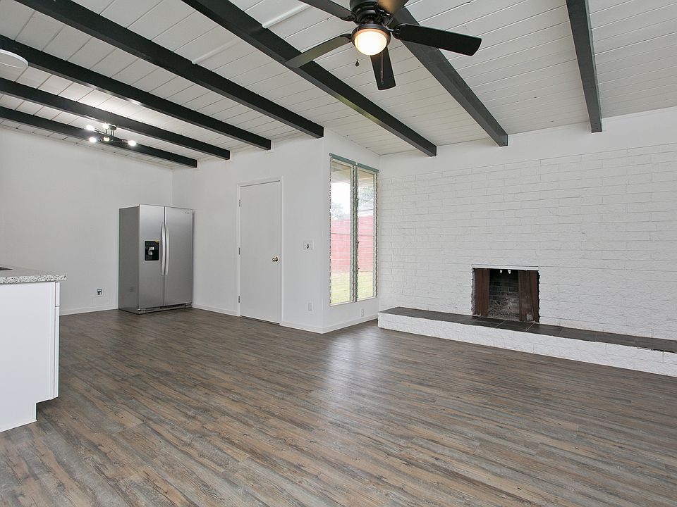 Vinyl plank flooring throughout