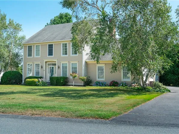 167 Meadow Ln, Middletown, RI 02842