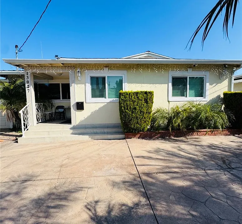13027 Aetna St