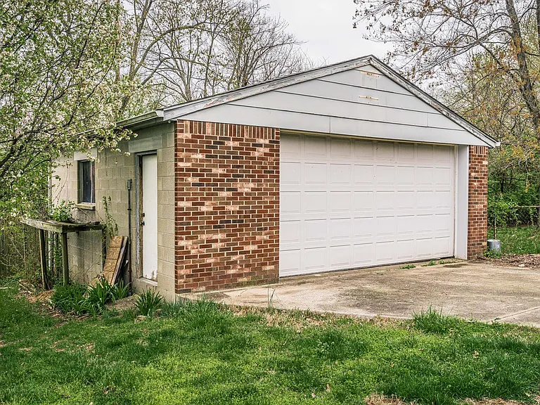 6910 Stablelake Ct — Photo 32