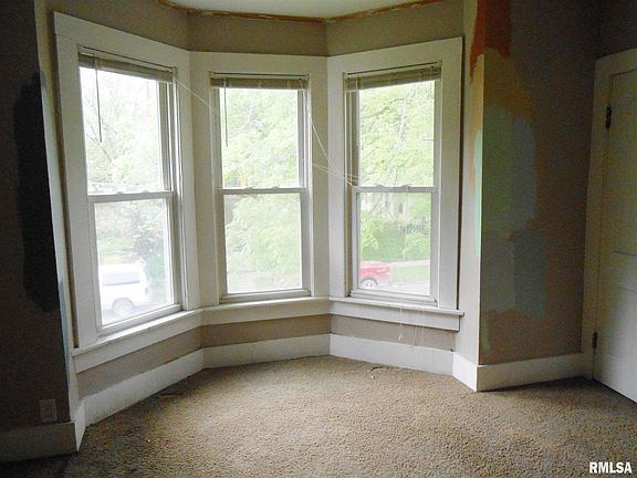 3rd image of 714 E 14th St