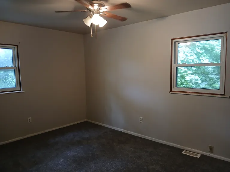 417 N Mechanic St — Photo 9