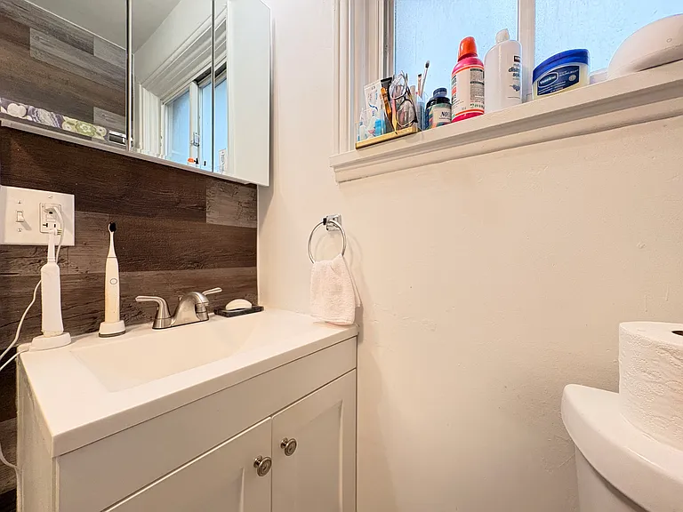 5737 Hobart St #4 — Photo 30