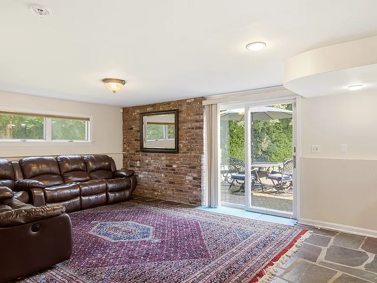 7 Laurie Pl — Photo 18