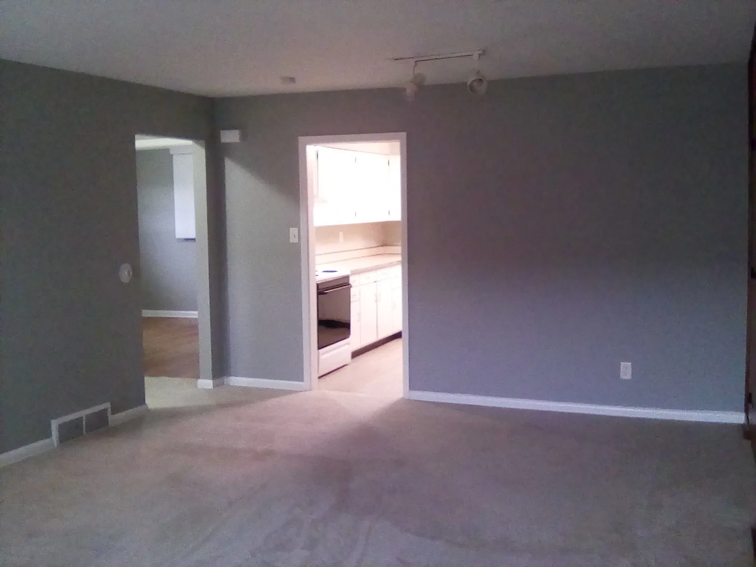 2 bed, 1000 sqft, $775 — Photo 2
