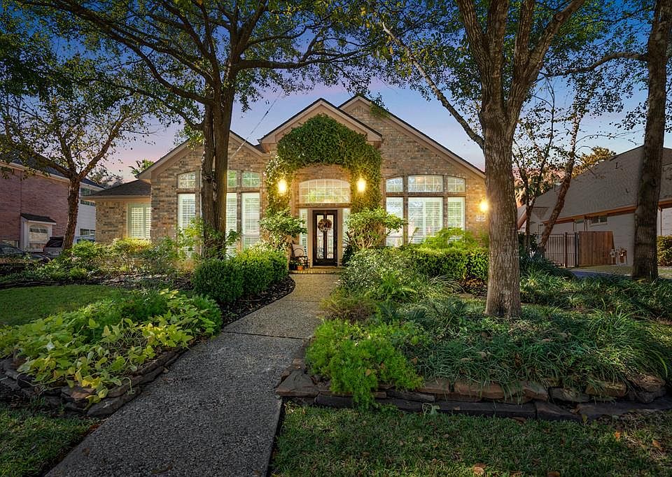 Welcome 1319 Lambourne Circle , a gorgeous 1 story home with over $100,000 in updates. This is the home the discerning buyer has been waiting for!