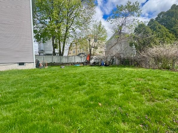 1 Hilton Ave APT 1