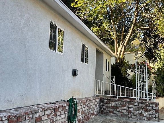 2nd image of 425 E Cypress St #1/2