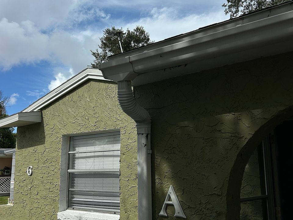 Front of Unit 6A Byron Ellinor Drive