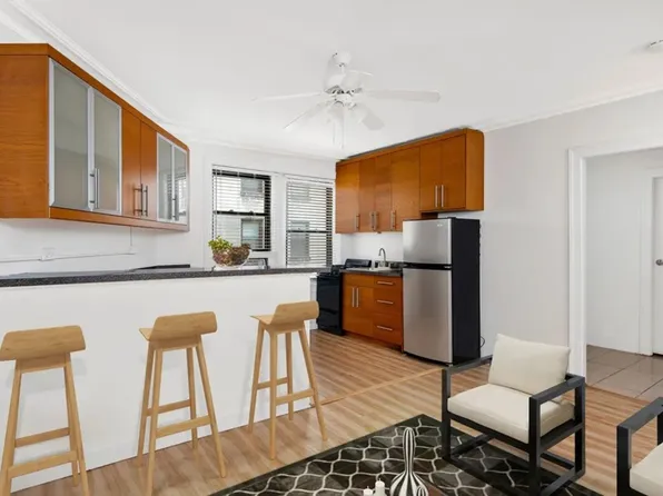 2756-60 N. Pine Grove