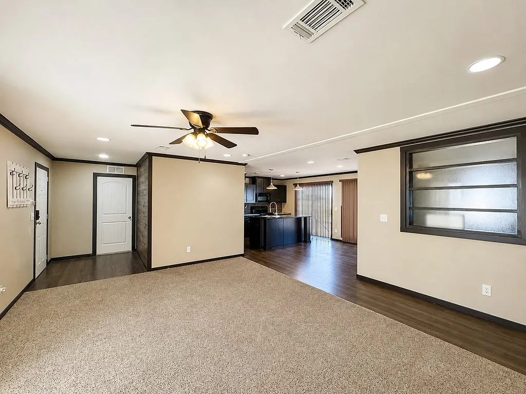 3 bed, 2.0 bath, 1456 sqft, $1,650 — Photo 4