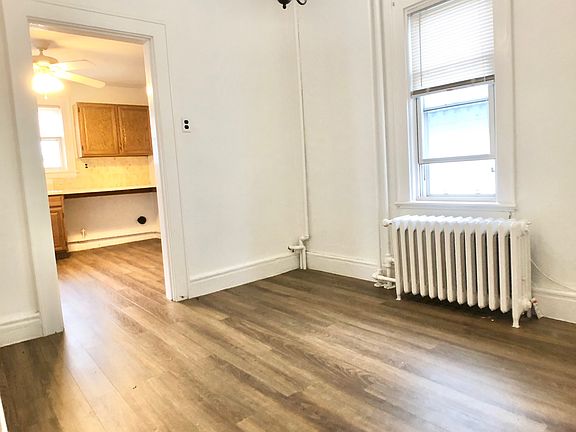 5th image of 15 Lawrence Ave APT 2