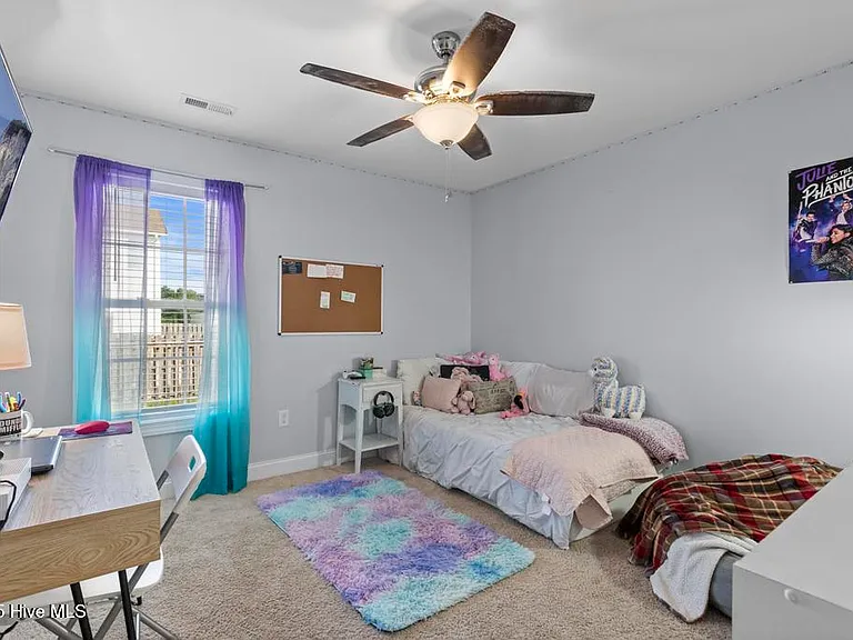 301 Pine Ridge Ln — Photo 11