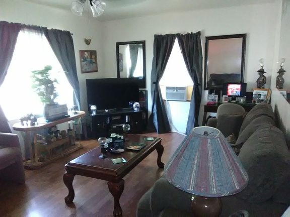 2nd image of 305 Floyd St