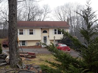 136 Mountain View Rd, Greeley, PA 18425