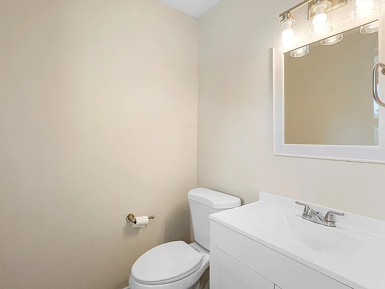 915 Kinley Ave NW — Photo 23