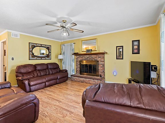 4th image of 6 Northwood Ct