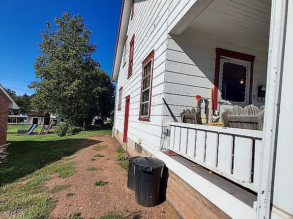 4th image of 228 N Poplar St