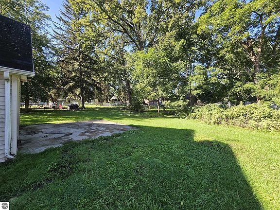 4th image of 120 Moyer Ave