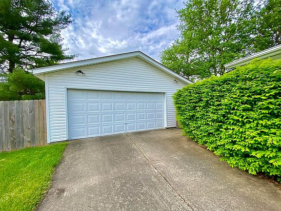 5th image of 449 Pinebud Ct