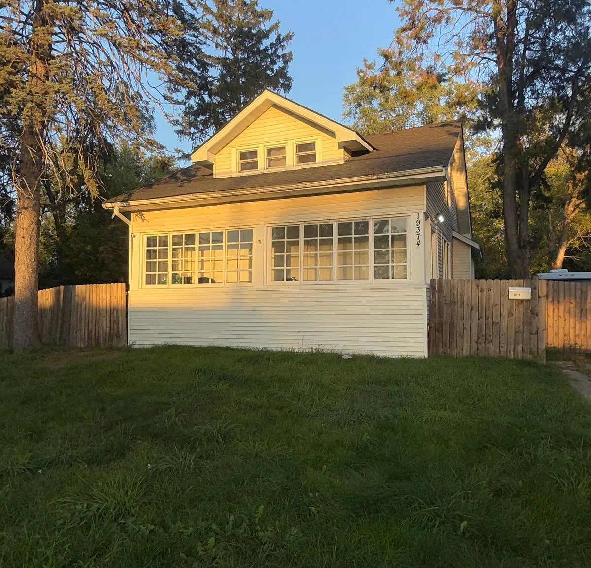 3 bed, 1134 sqft, $1,400 — Photo 1