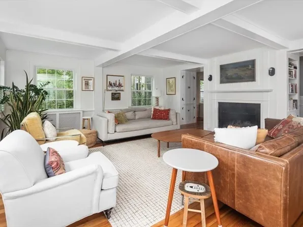 20 Water St, Hingham, MA 02043