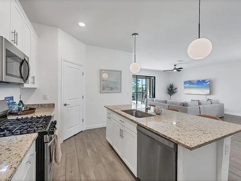 15716 Barefoot Beach Dr — Photo 6