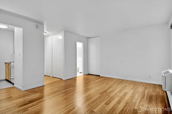 Rented by City Connections Realty | media 9