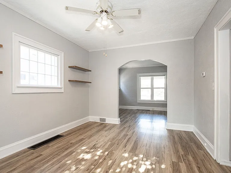 1487 Roycroft Ave — Photo 15