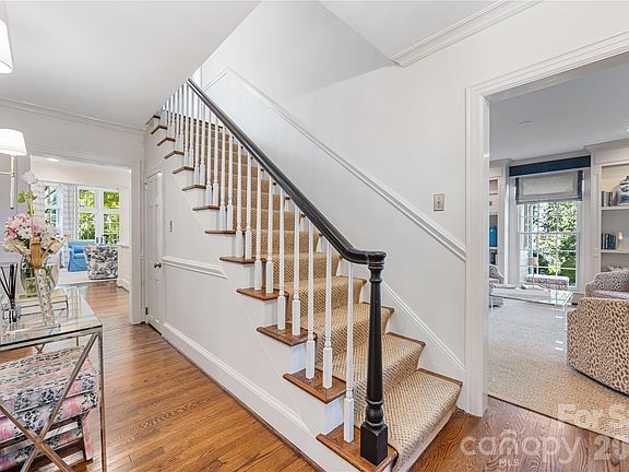 4th image of 2611 Forest Dr