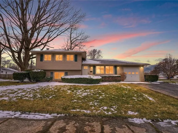 149 Centerwood Dr, Rochester, NY 14616