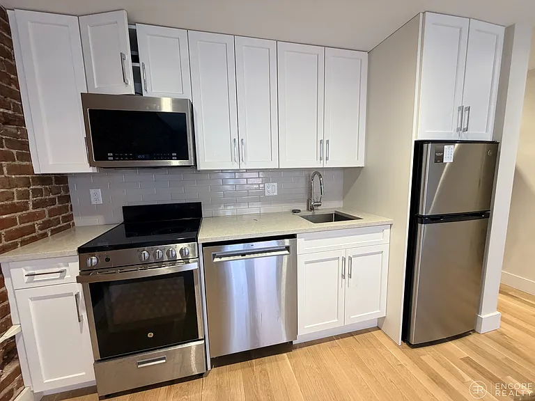 29 Longwood Ave #303 — Photo 2
