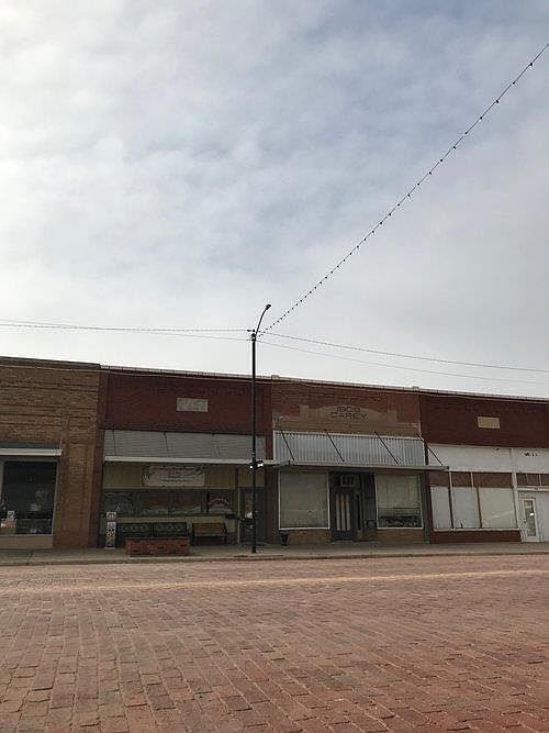 1st image of 105 N Main St