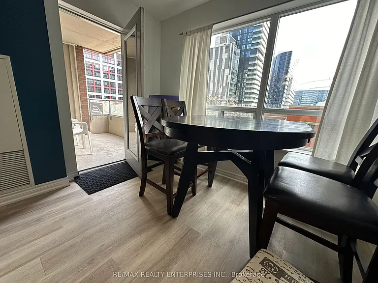 250 Wellington St W #436 — Photo 11