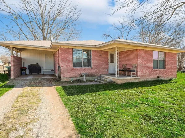 600 Broadway St, Whitesboro, TX 76273