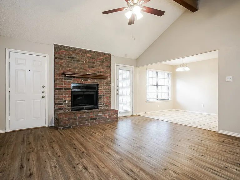 217 Tanglewood St — Photo 4