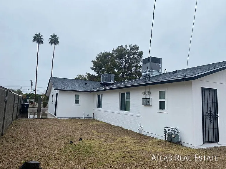 1753 W Brown St — Photo 15