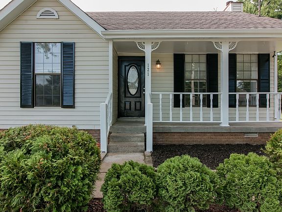 4th image of 121 Cunningham Pl