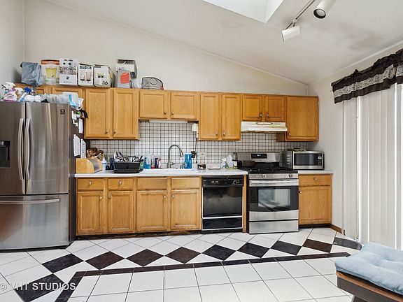 5th image of 19520 Sequoia Ave
