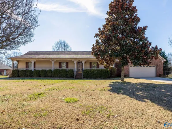 218 Slaterock Rd, Hazel Green, AL 35750