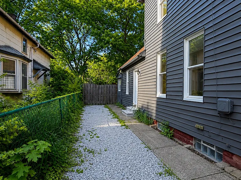 2002 Valentine Ave #2 — Photo 41