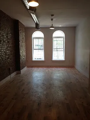 Rented by Full Time Management | media 28